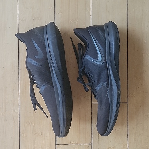 • Nike • Black Anthracite Gym Sneakers - Picture 3 of 6